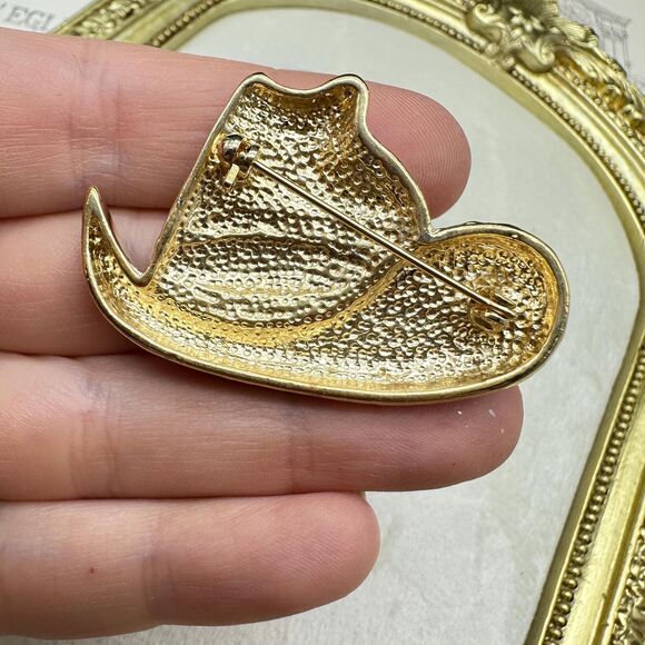 Red Cowboy Cowgirl Hat Brooch pin 18k gold finished - Picture 3 of 3
